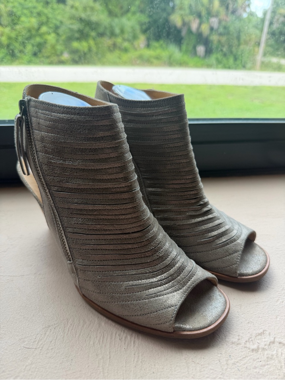 Paul Green Cayenne Peep Toe Booties metallic smoke textured leather finish SZ6.5